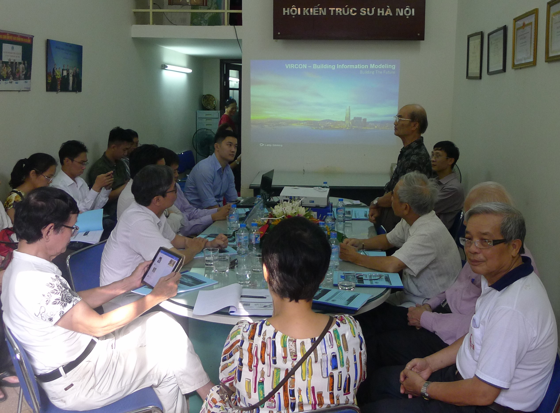 Chuyên gia BIM của tập đoàn VIRCON HongKong tới Hội KTS Hanoi