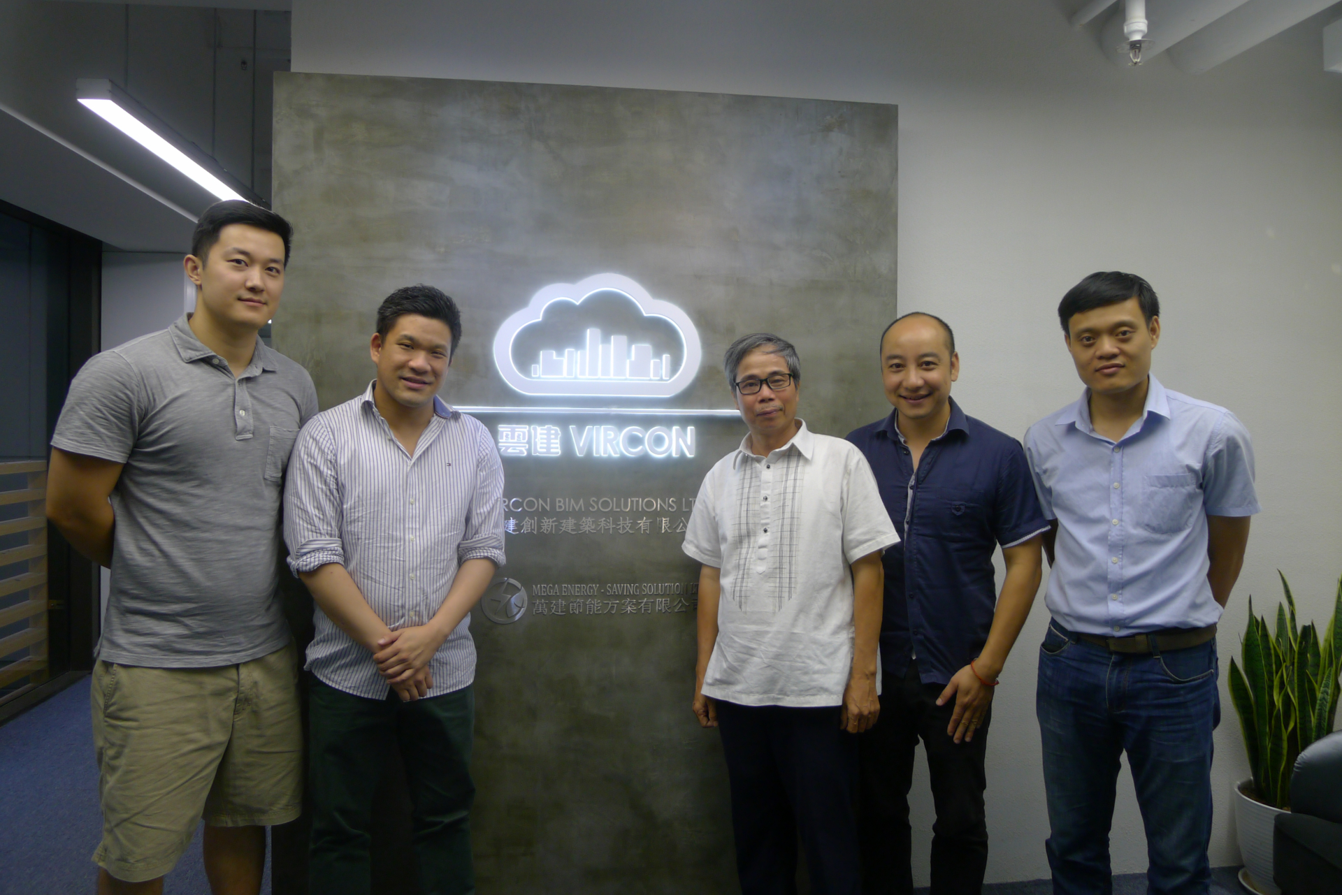 KTS Hà Nội tưới văn phòng VIRCON tại Hong Kong
