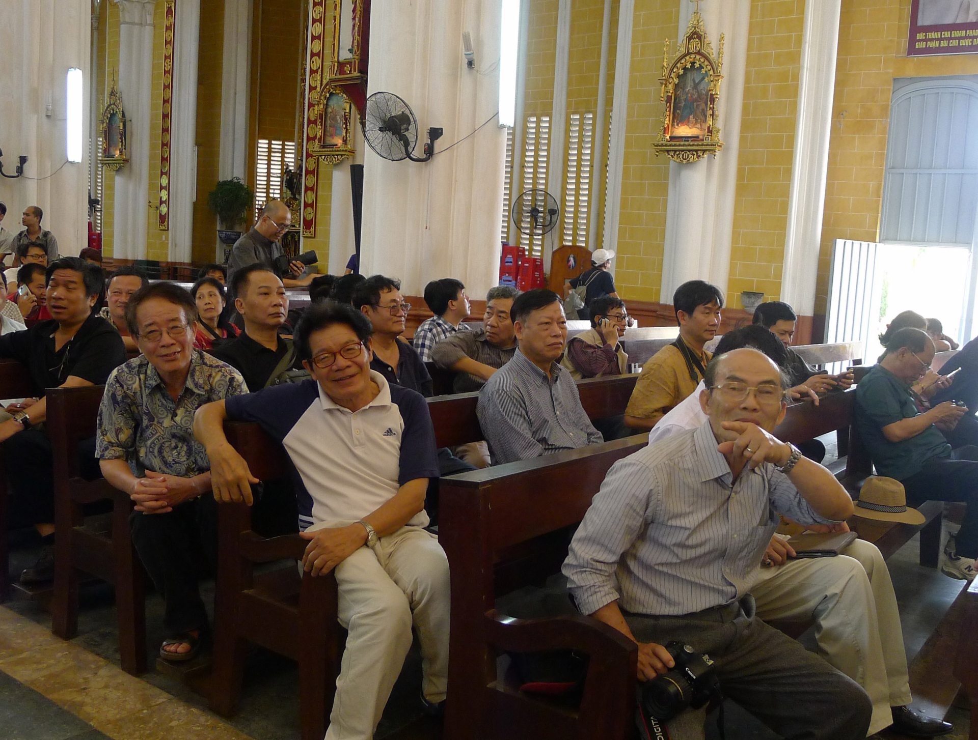 5 -KTS Hà Nội Trong nhà thờ