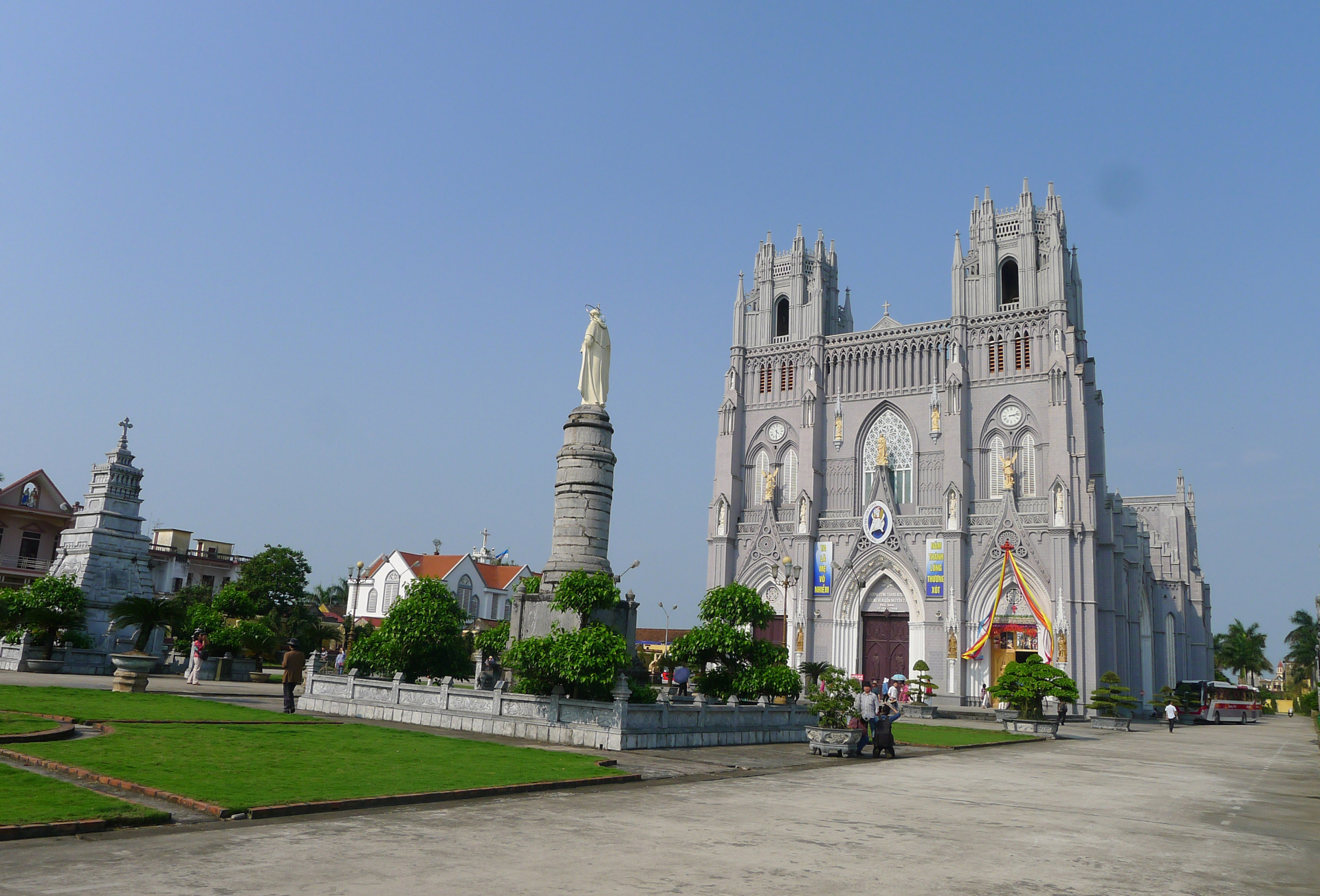 6- Bên ngoài